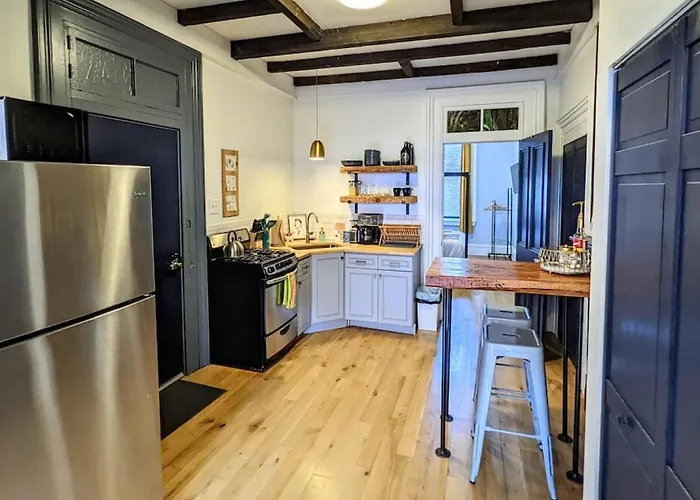 Apartment Hostwise - Industrial Vintage Style, Close To Downtown! *