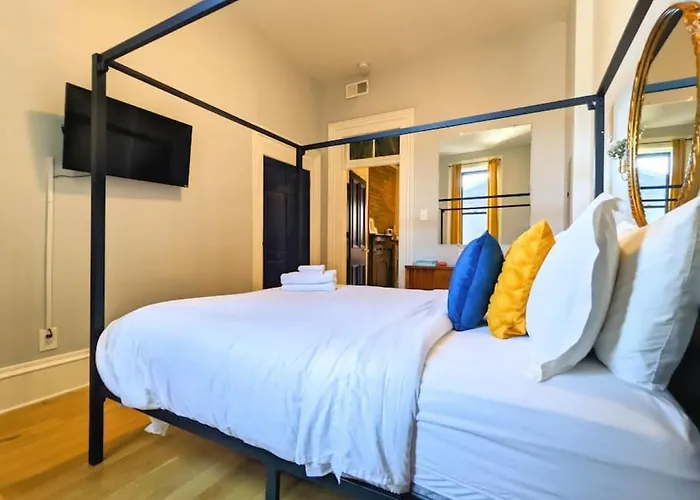 Apartment Hostwise - Industrial Vintage Style, Close To Downtown!