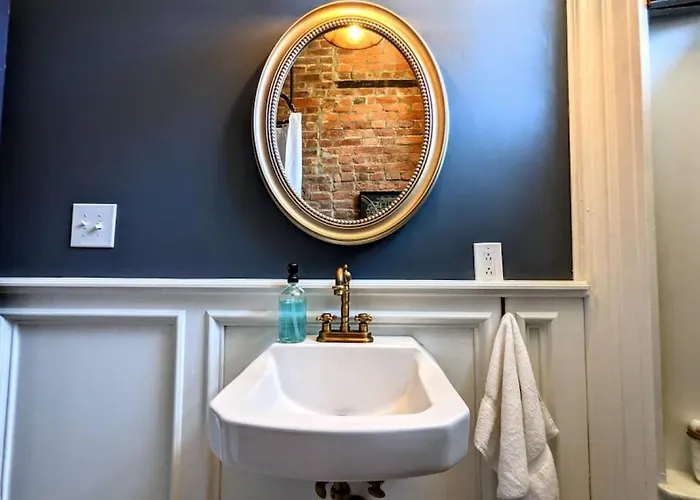 Apartment Hostwise - Industrial Vintage Style, Close To Downtown! *