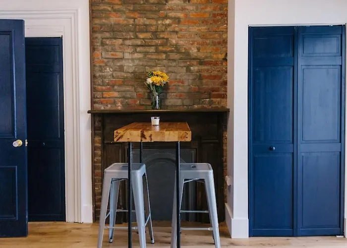 Hostwise - Industrial Vintage Style, Close To Downtown! Apartment